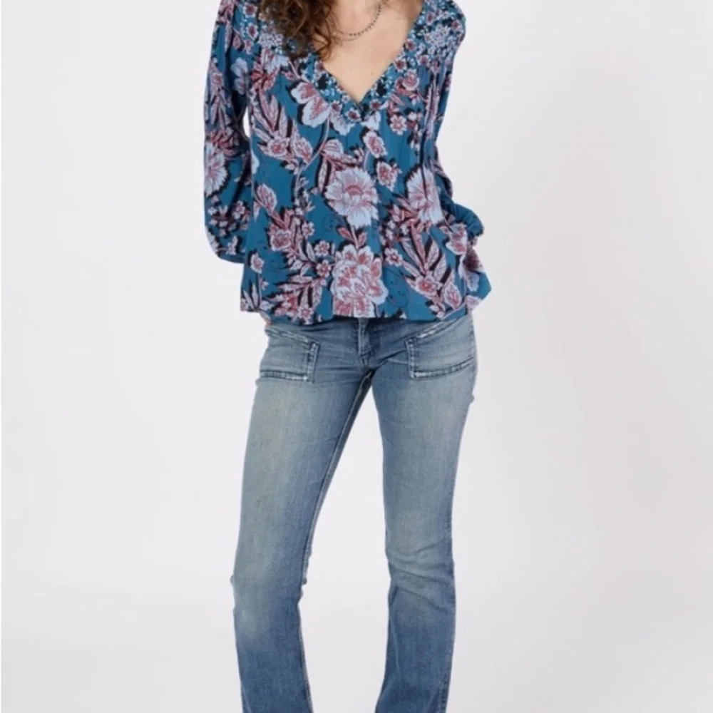 Floral V-Neck Blue Blouse - Picture 4 of 6